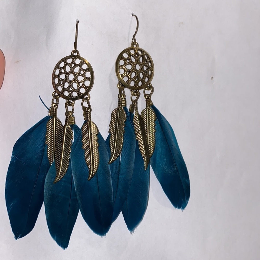 Dream catcher dangle earrings. Teal under light (see pictures) 4.5 inches size. - Picture 5 of 13